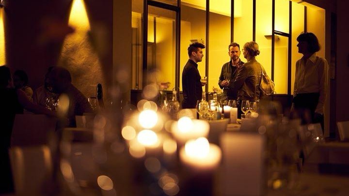 Exklusives Event in warmer Abendatmosphäre