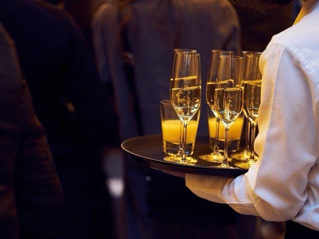 Champagnerempfang bei einem exklusiven Event